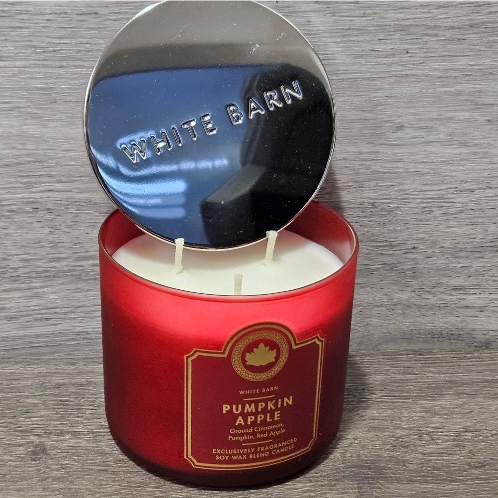 BATH & BODY WORKS White Barn Pumpkin Apple 3 WICK CANDLE NEW MSRP $27